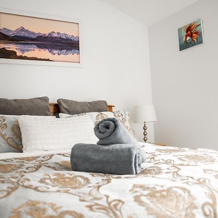 Hagley Park Hidden Gem Apartment Christchurch Bagian luar foto