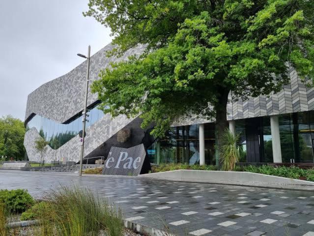 Hagley Park Hidden Gem Apartment Christchurch Bagian luar foto